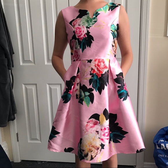 Dresses & Skirts - Pink floral dress size small